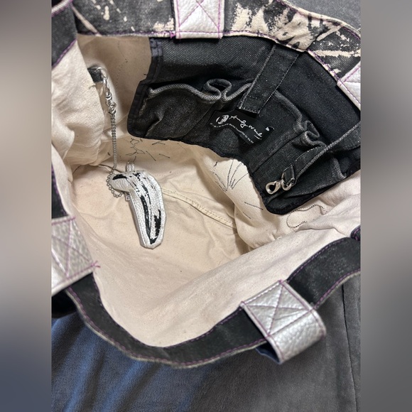 Andy Warhol x NY Visual Arts Floral Felt Tote w/ Banana Wallet - Picture 9 of 12